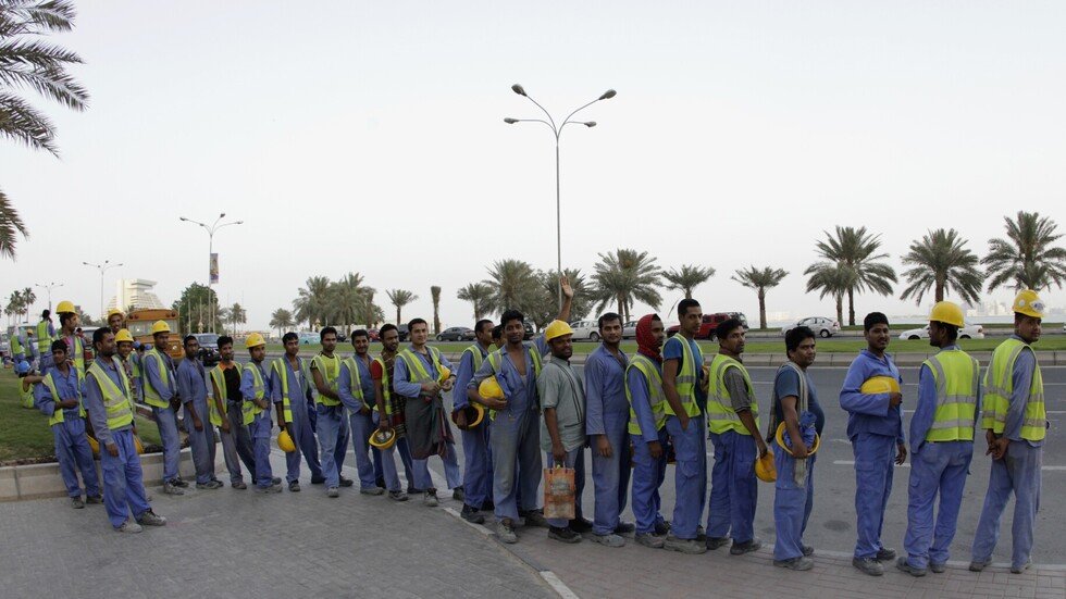 قطر تعد قانونا جديدا للعمالة الأجنبية