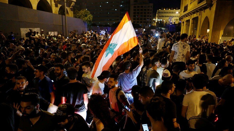 مراسل RT: وزير الاتصالات اللبناني يعلن تراجع الحكومة عن فرض ضرائب على مكالمات 