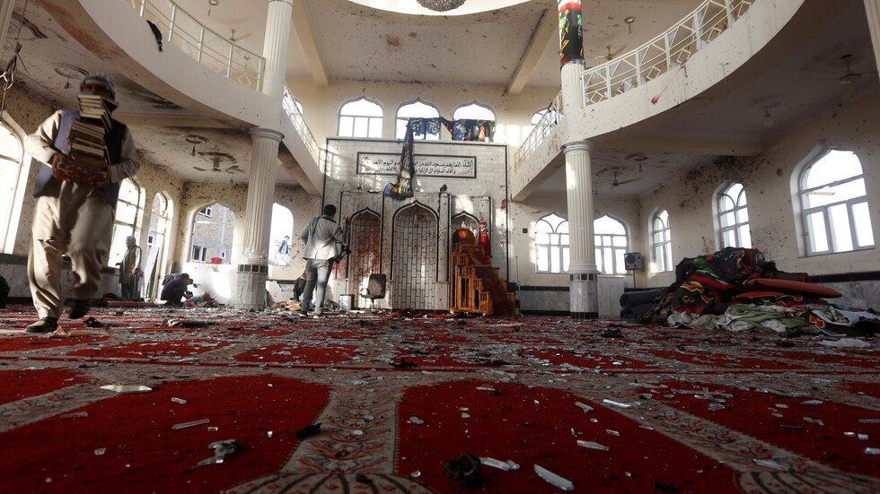 أفغانستان.. مقتل 62 شخصا بانفجار في مسجد شرقي البلاد