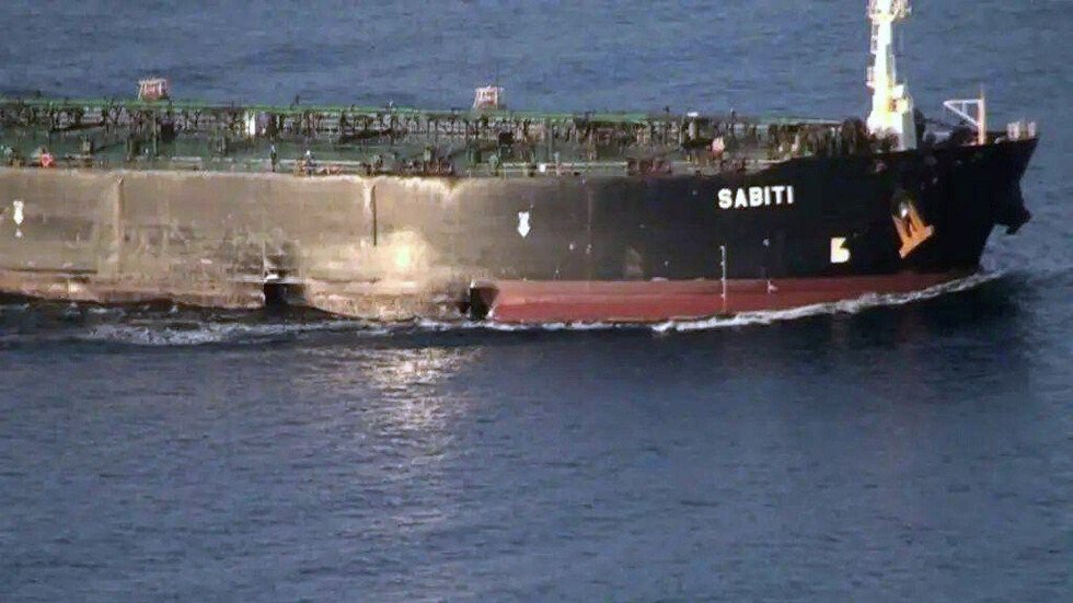 طهران: ناقلة النفط "Sabiti" المستهدفة بصاروخين قرب السعودية تدخل مياه إيران الإقليمية