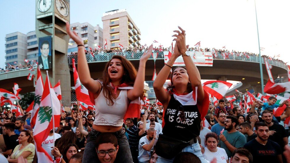 خبير اقتصادي لبناني: الحكومة اللبنانية تشتري الوقت بإجراءات ستعمق الأزمة