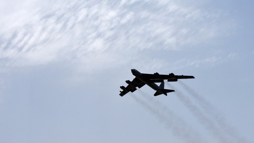 البنتاغون والتدريب على قصف القرم بالقاذفات الاستراتيجية "B-52H"!