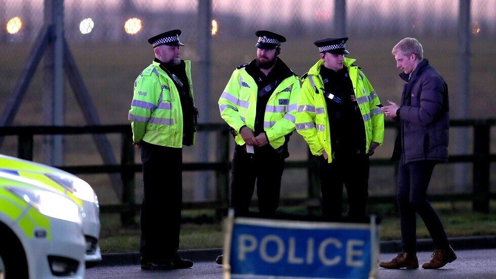 العثور على شاحنة جديدة في مدينة كنت البريطانية على متنها 9 أشخاص على قيد الحياة تتم معالجتهم