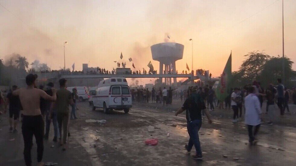 مراسلنا: إصابات بين المتظاهرين في مواجهات مع الأمن وسط بغداد