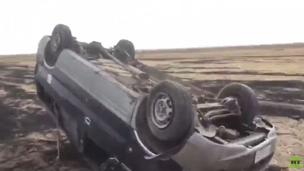 بالفيديو.. عربة للجيش الأمريكي تدهس سيارة صحفي كردي بالقامشلي السورية