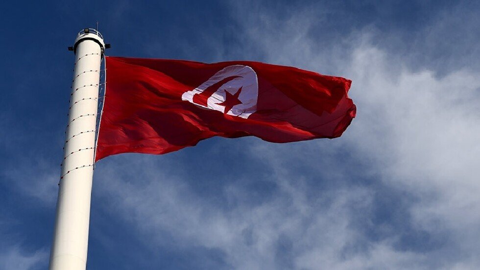 رئيس الوزراء التونسي يقيل وزيري الدفاع والخارجية بعد مشاورات مع الرئيس قيس سعيد