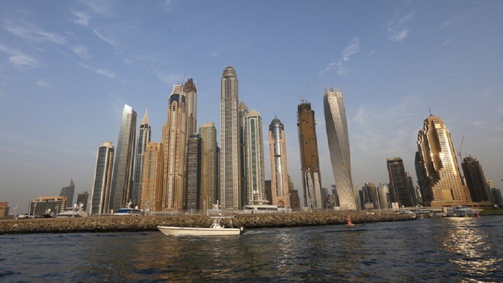 الإمارات.. قضاء الحاجة في منطقة رملية يكلف آسيويا 800 ألف دولار