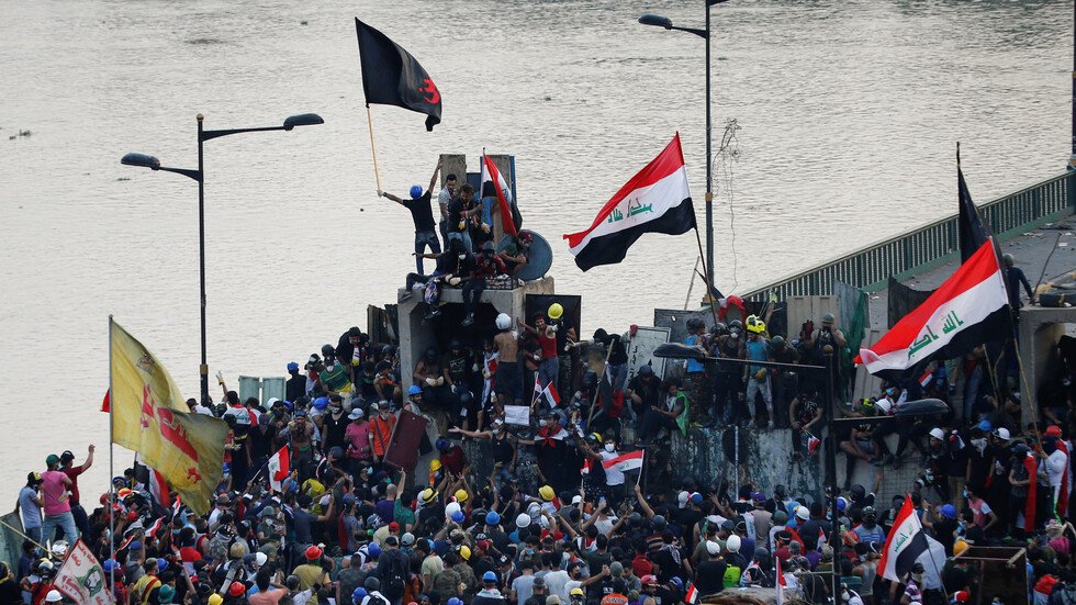 إيران تغلق معبر مهران الحدودي مع العراق