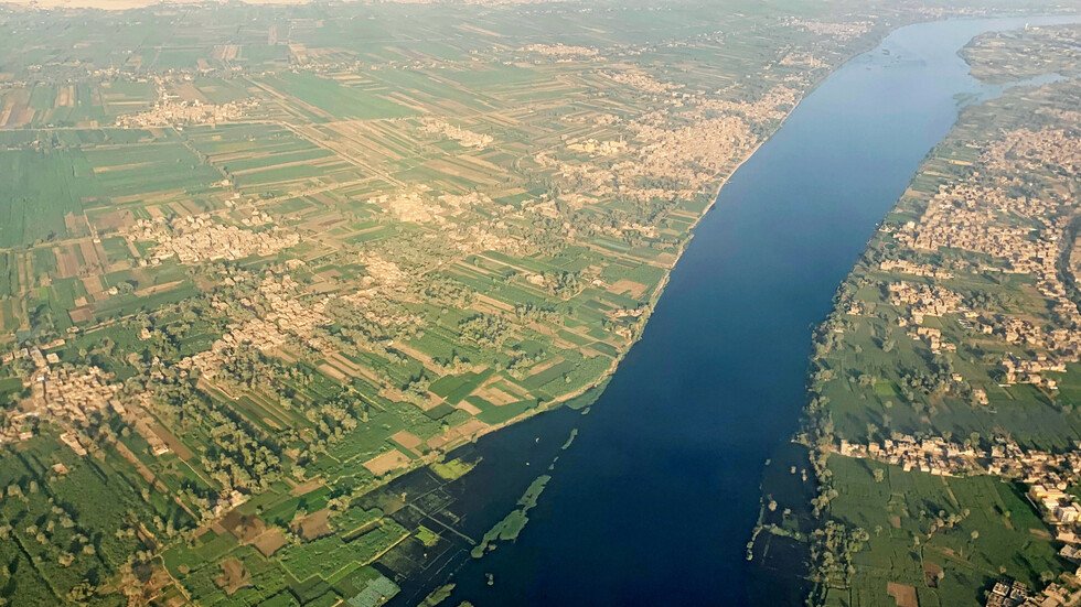 مصر تنفي بيع المياه للمزارعين