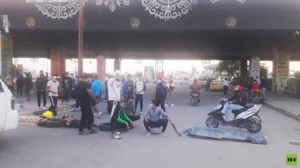 مراسلنا: محتجون يقطعون عدداً من شوارع العاصمة بغداد