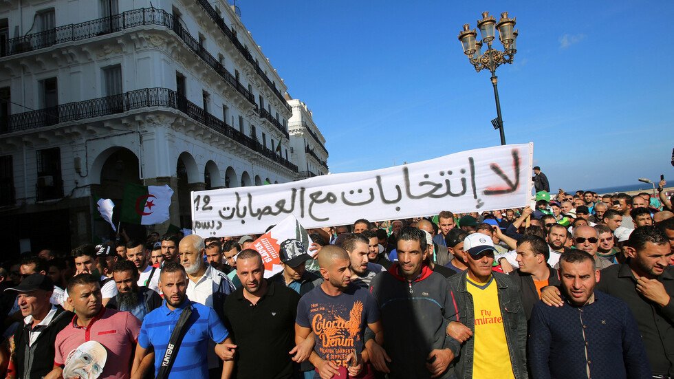 اضرابات واحتجاجات واسعة تعم الجزائر