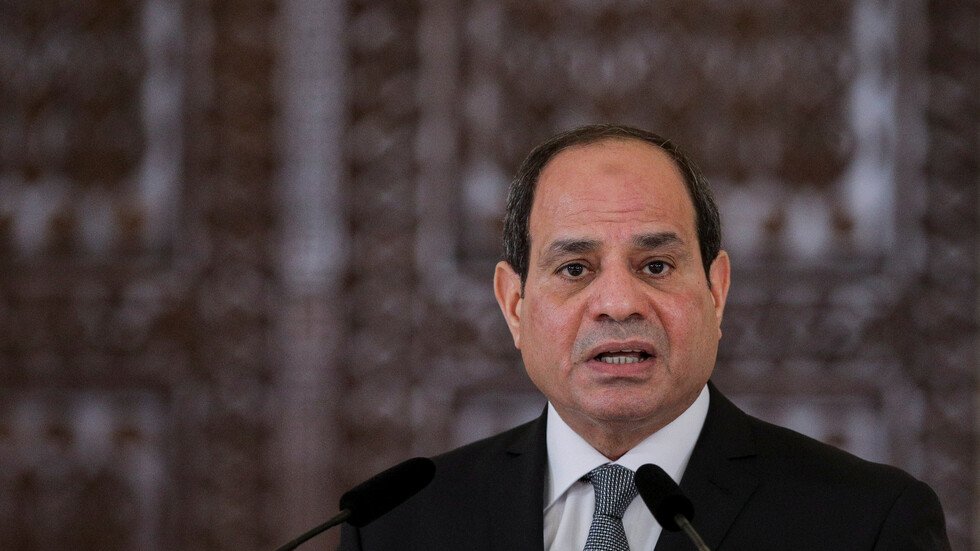 مصر.. السيسي يعلق على "طريق الموت"