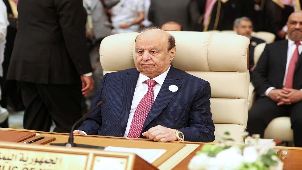 الرئيس اليمني يلتقي لأول مرة منذ عامين ونصف رئيس المجلس الانتقالي الجنوبي