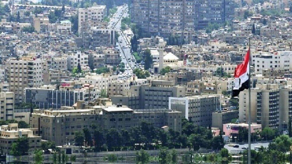 منحوتة على شجرة تثير ضجة في دمشق