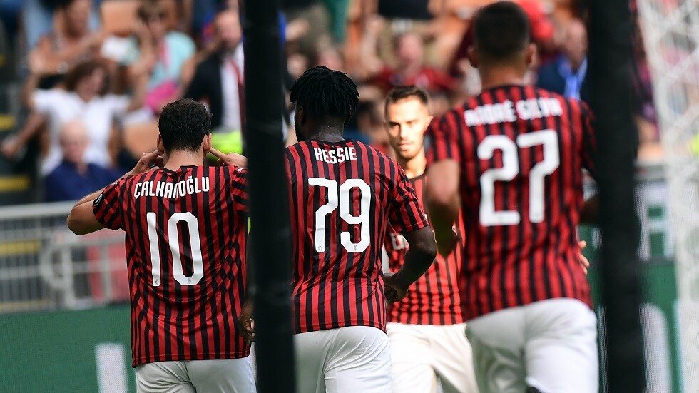 مشاكل ميلان تتصاعد.. ولاعب يتشاجر مع مدربه قبل ساعات من قمة يوفنتوس