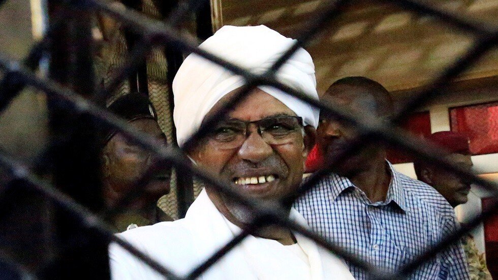النيابة السودانية تخاطب سلطات السجون بتسليم البشير وآخرين بشأن قضية انقلاب 1989