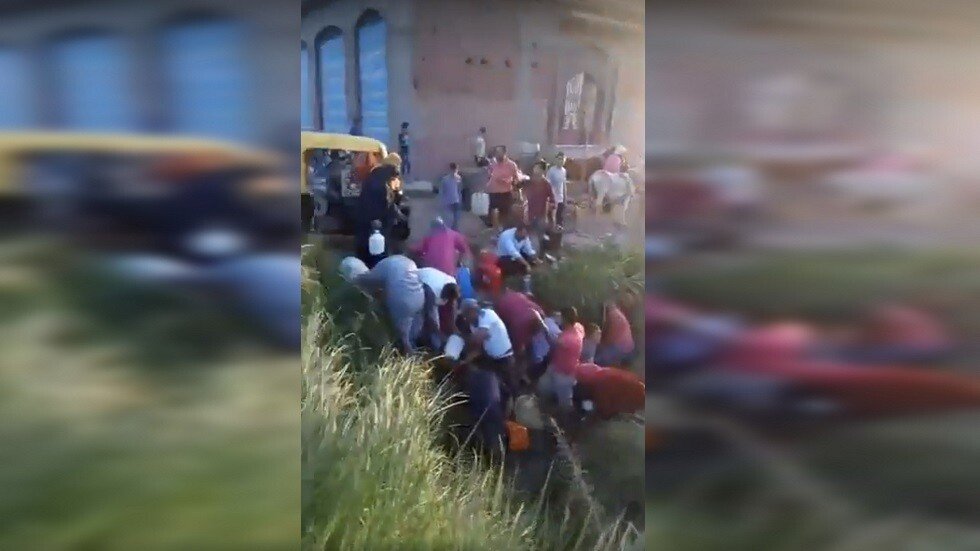 لحظات ما قبل انفجار خط أنابيب نفط في محافظة البحيرة المصرية