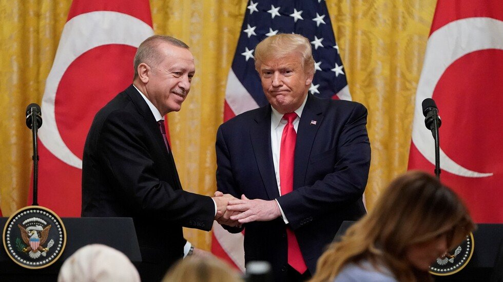 الليرة تنخفض بعد اجتماع ترامب وأردوغان