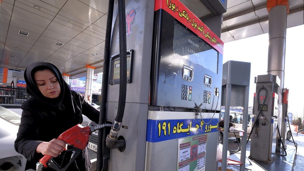 إيران تنفي حدوث أي اضطرابات أو أعمال شغب أو هجمات على محطات الوقود في البلاد