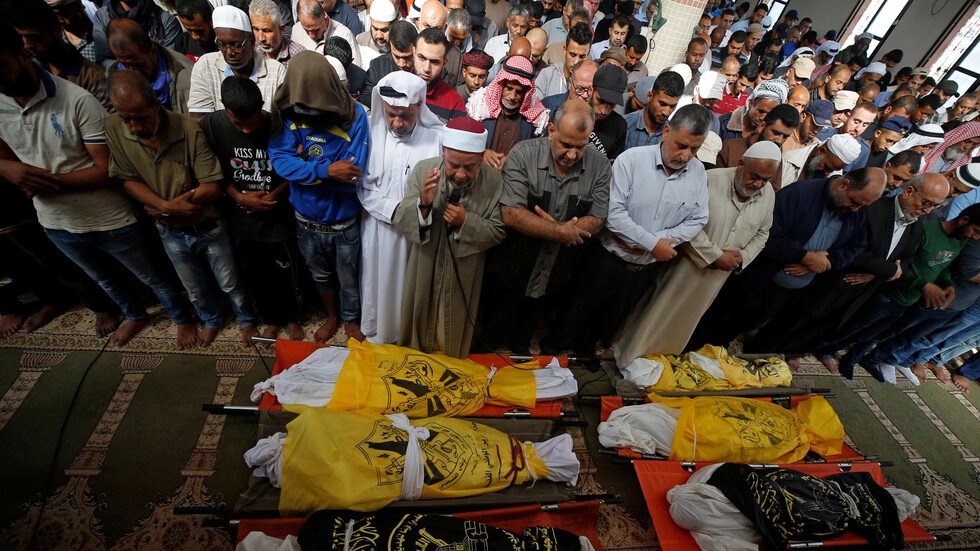 إسرائيل تقر بقتلها "عن طريق الخطأ" عائلة بالكامل جراء غارة على غزة