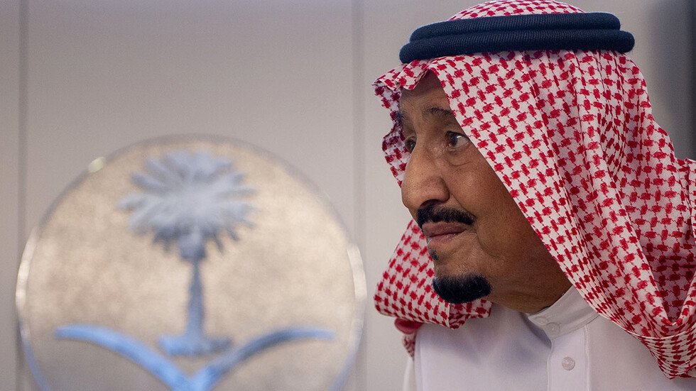 حفتر يشكر الملك سلمان بن عبد العزيز على فصل التوأم السيامي الليبي