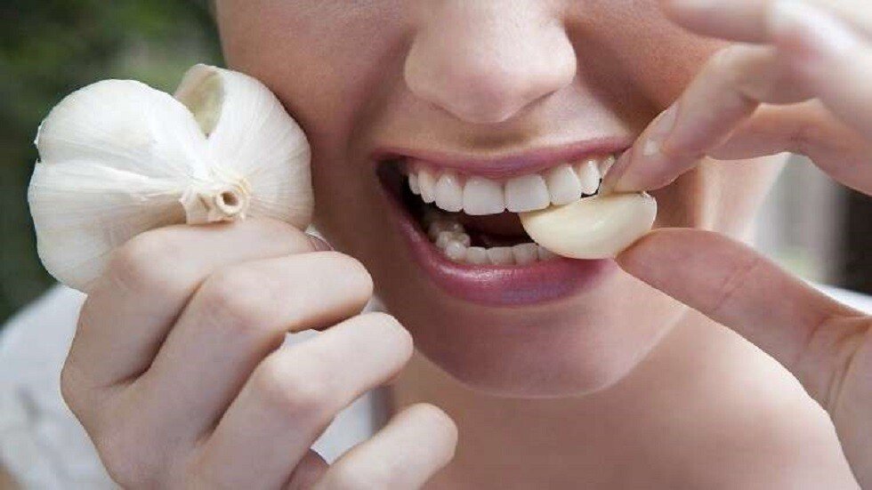 الثوم يعزز صحة الأمعاء ويساعدك على العيش لفترة أطول