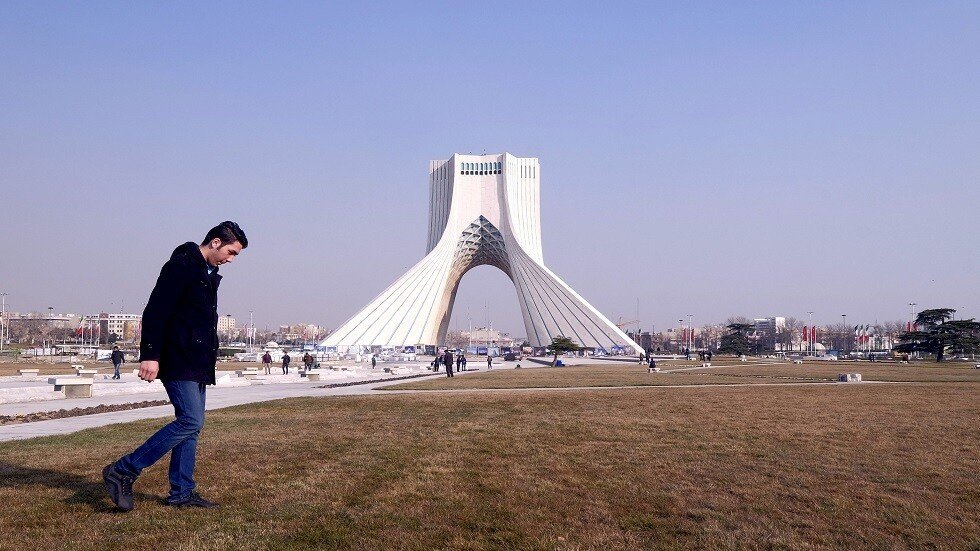 طهران تفرج بكفالة عن أكاديمي إيراني-بريطاني تحتجره منذ 3 أشهر لصلته بأجهزة مخابرات أجنبية