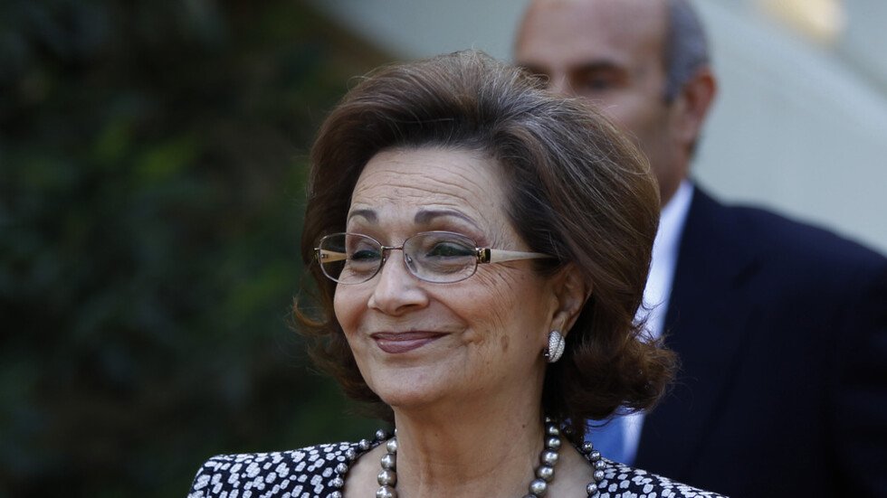 الكشف عن سبب دخول سوزان مبارك العناية المركزة.. والأطباء يمنعون عنها الزيارة