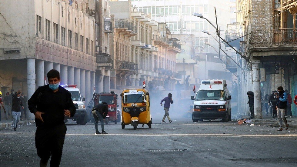 مقتل متظاهرين في بغداد والأمن يستخدم الذخيرة الحية والغاز المسيل للدموع