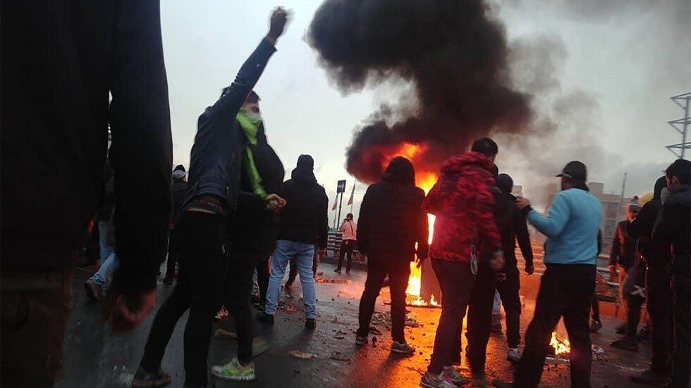 السلطة القضائية الإيرانية: الحرس الثوري اعتقل نحو 100 من قادة أعمال الشغب