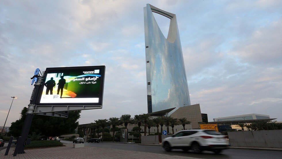 ديفيد سميث يحطم الرقم العالمي بـ"المدفع البشري" في الرياض