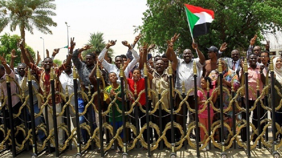 المؤتمر الوطني السوداني يدعو لتشكيل حكومة تكنوقراط برئاسة حمدوك