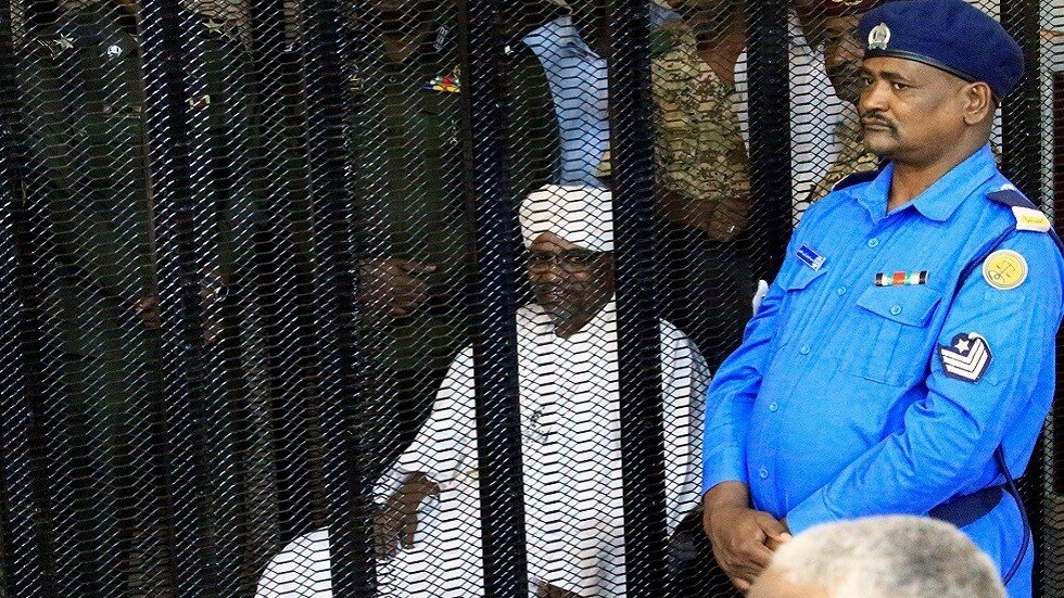 السودان.. تجمع المهنيين يجادل البرهان حول مصير البشير والدعم الإماراتي السعودي