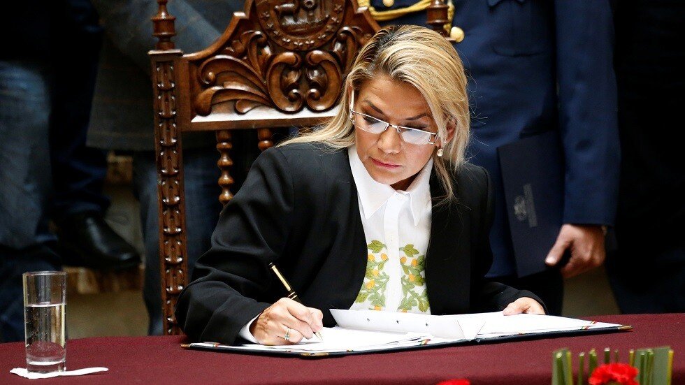 رئيسة بوليفيا المؤقتة توقع قانون انتخابات رئاسية جديدة