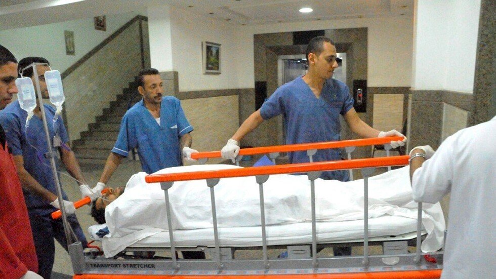 أطباء في مصر يستأصلون ورما نادرا يبلغ وزنه 15 كغ من بطن مريض بعملية جراحية دقيقة