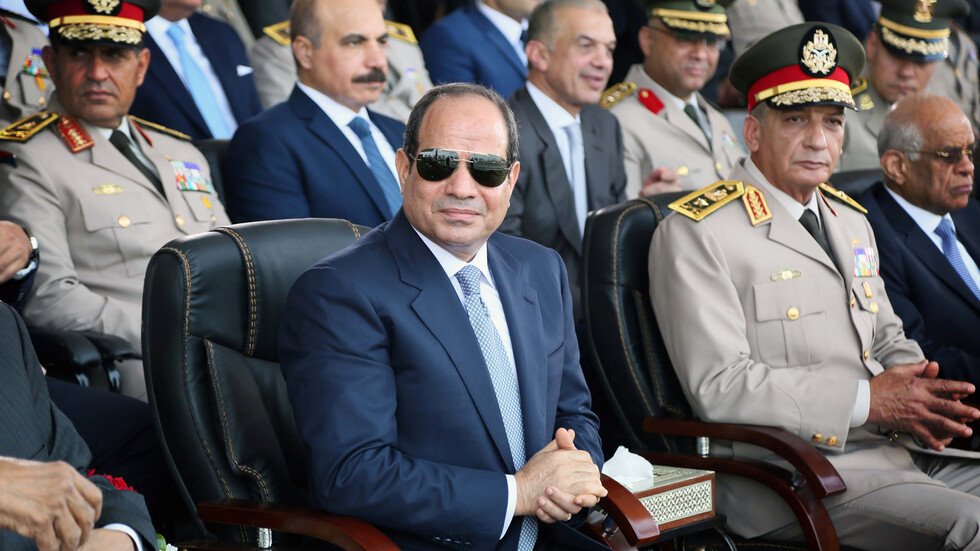 السيسي يتدخل لإنقاذ حياة مسنة (صور)