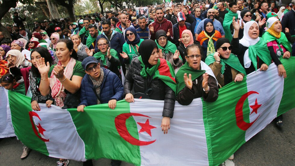 أول محاكمة علنية لمسؤولين ورجال أعمال في الجزائر