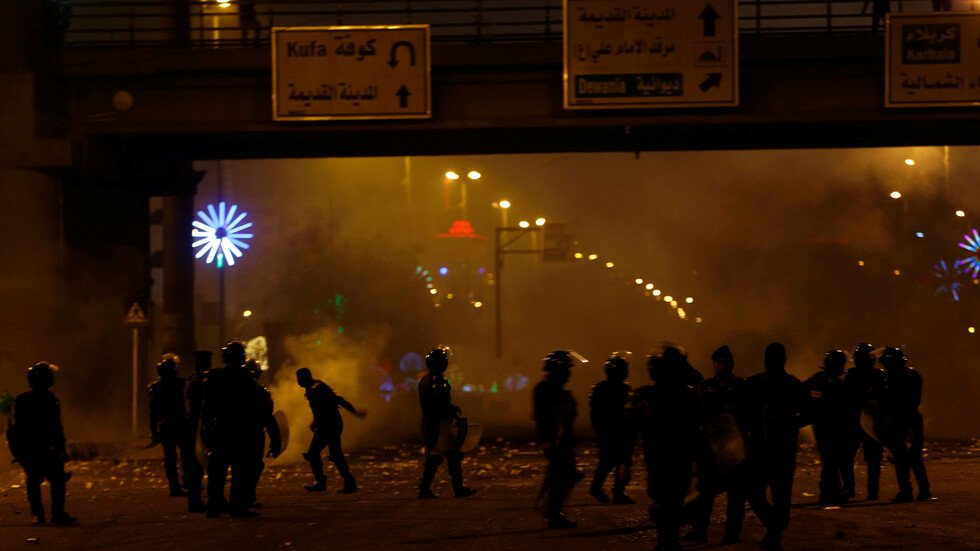 إيران تعلن اعتقال عشرات