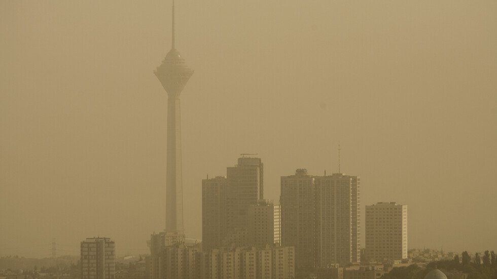 طهران تعلق الدراسة بعد بلوغ تلوث الهواء مستويات خطيرة