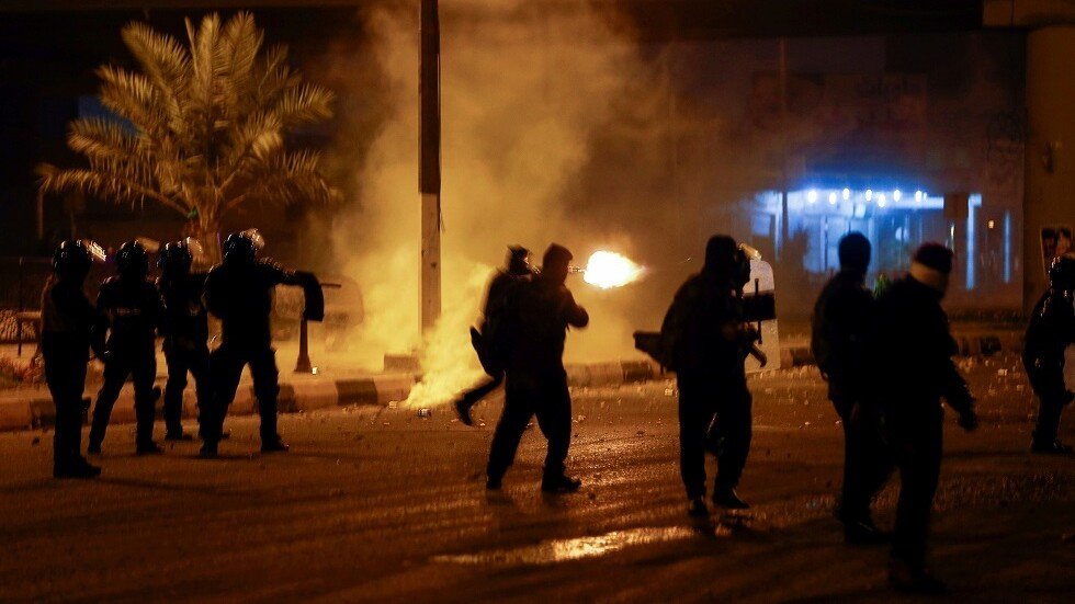 معارض إيراني يشن هجوما على السلطات ويدعو لمحاكمة علنية "لكل من أمر بقمع الشعب"