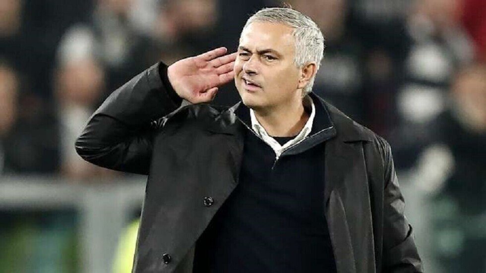 بالفيديو.. هل تعمد مورينيو إحراج نجم فريقه؟