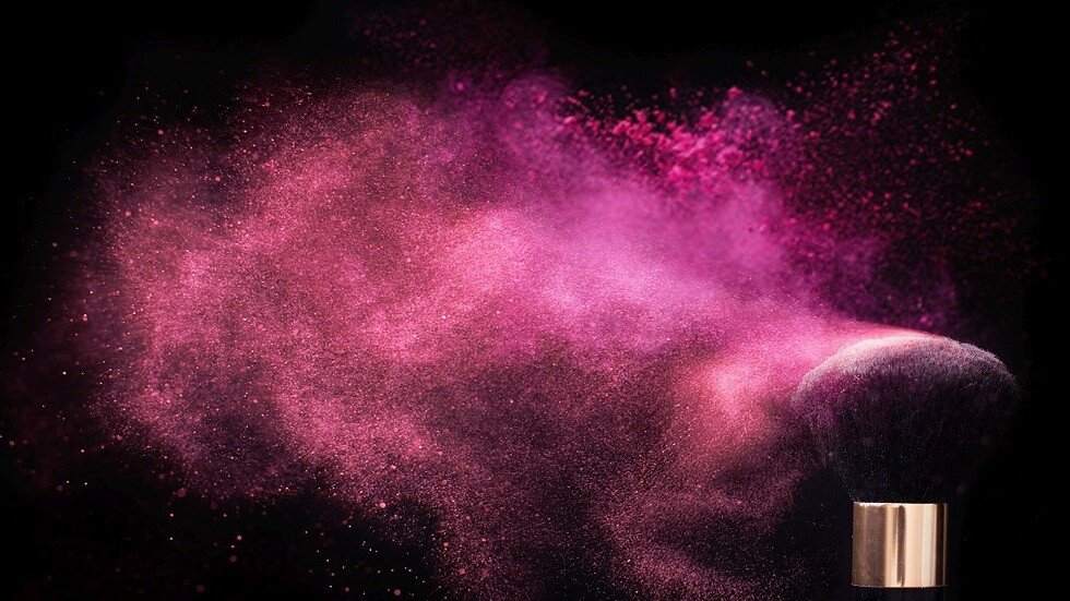 دراسة تحذر من خطر كامن في مستحضرات التجميل ينطوي على سوء الاستخدام!