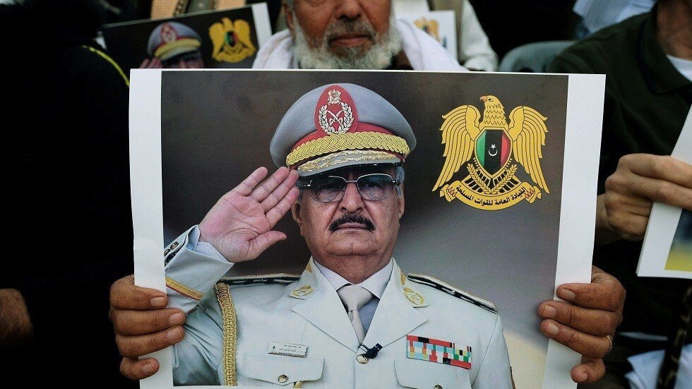 حفتر يستحدث "وسام الشهيد" لأهالي القتلى في صفوف قواته