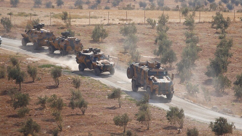 سوريا.. قتلى وجرحى في استهداف رتل عسكري تركي بسيارة مفخخة بريف حلب الشرقي