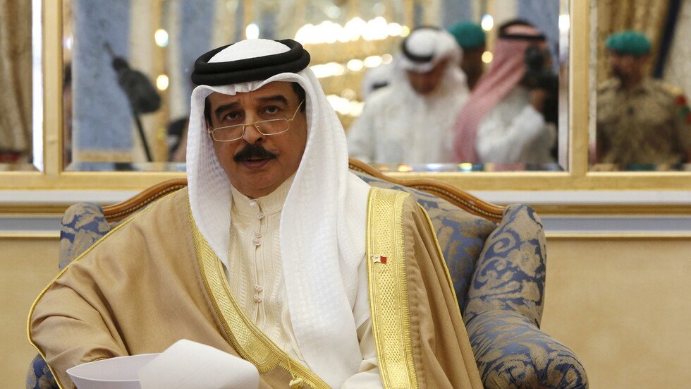 شلومو عمار يلتقي العاهل البحريني في المنامة