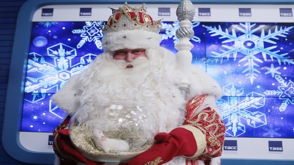 أطفال بطرسبورغ يبعثون ببطاقة بريدية  وزنها 30 كيلوغراما  إلى مقر بابا نويل