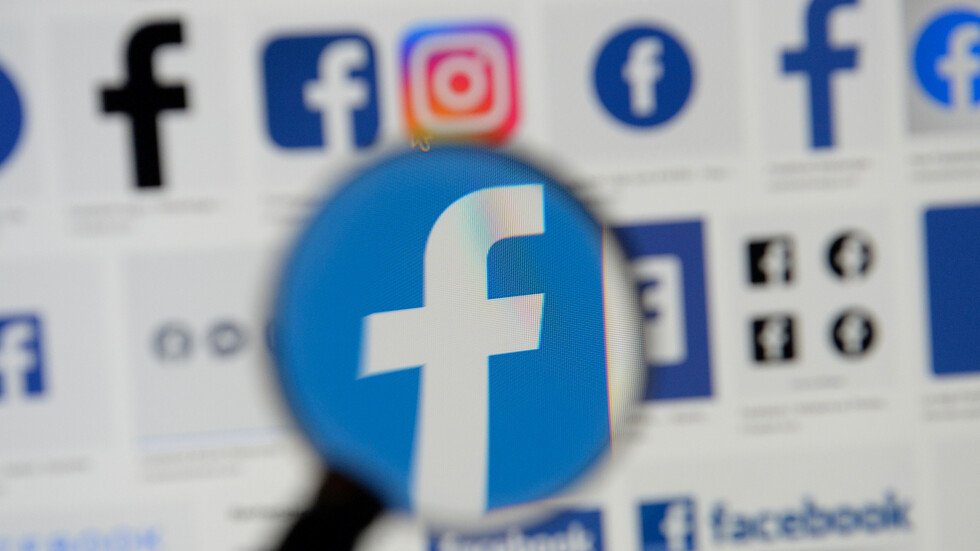 داعية مصري مشهور: تصفح "فيسبوك" بعد العشاء إثم