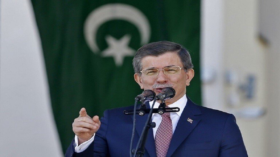 أحمد داوود أوغلو يقدم ملف تأسيس حزبه الجديد