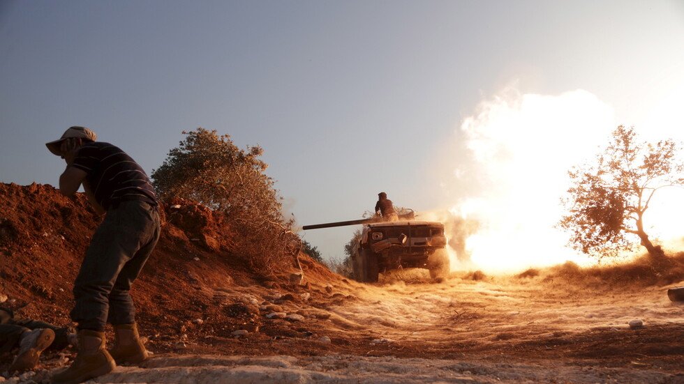 روسيا: المسلحون في سوريا يحشدون راجمات صواريخ ومدرعات قرب حلب ويعدون استفزازات كيميائية بإدلب