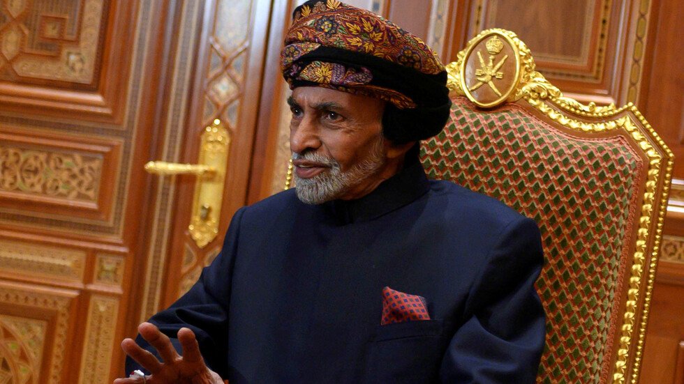 السلطان قابوس يعود إلى عمان بعد فحوصات طبية في بلجيكا